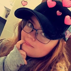 Meet your Posher, Hailey